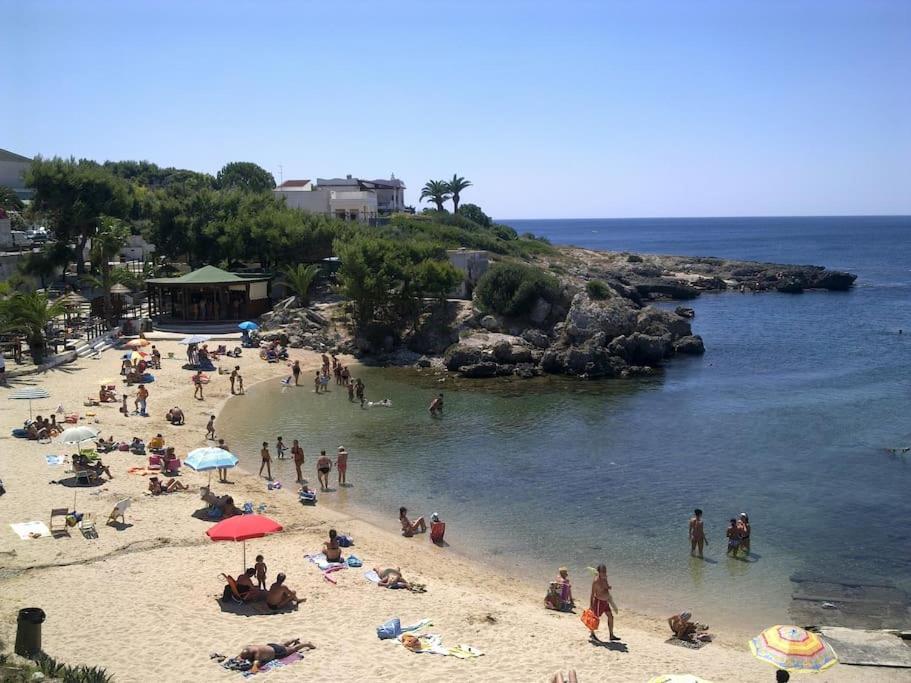 Casa Vacanze Il Carrubo Leporano Esterno foto