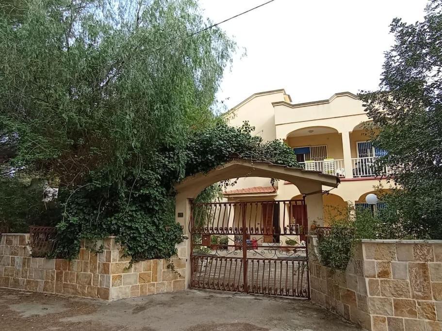 Casa Vacanze Il Carrubo Leporano Esterno foto