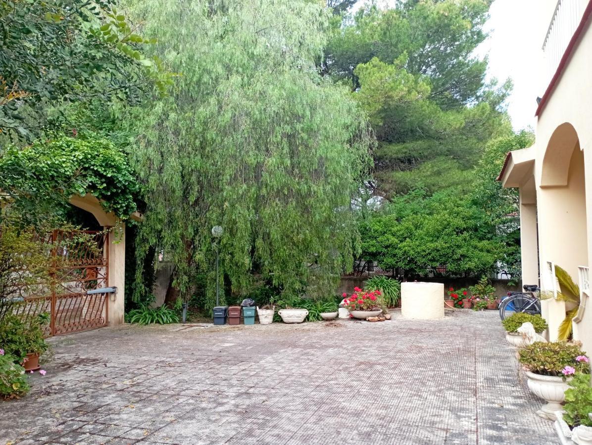 Casa Vacanze Il Carrubo Leporano Esterno foto